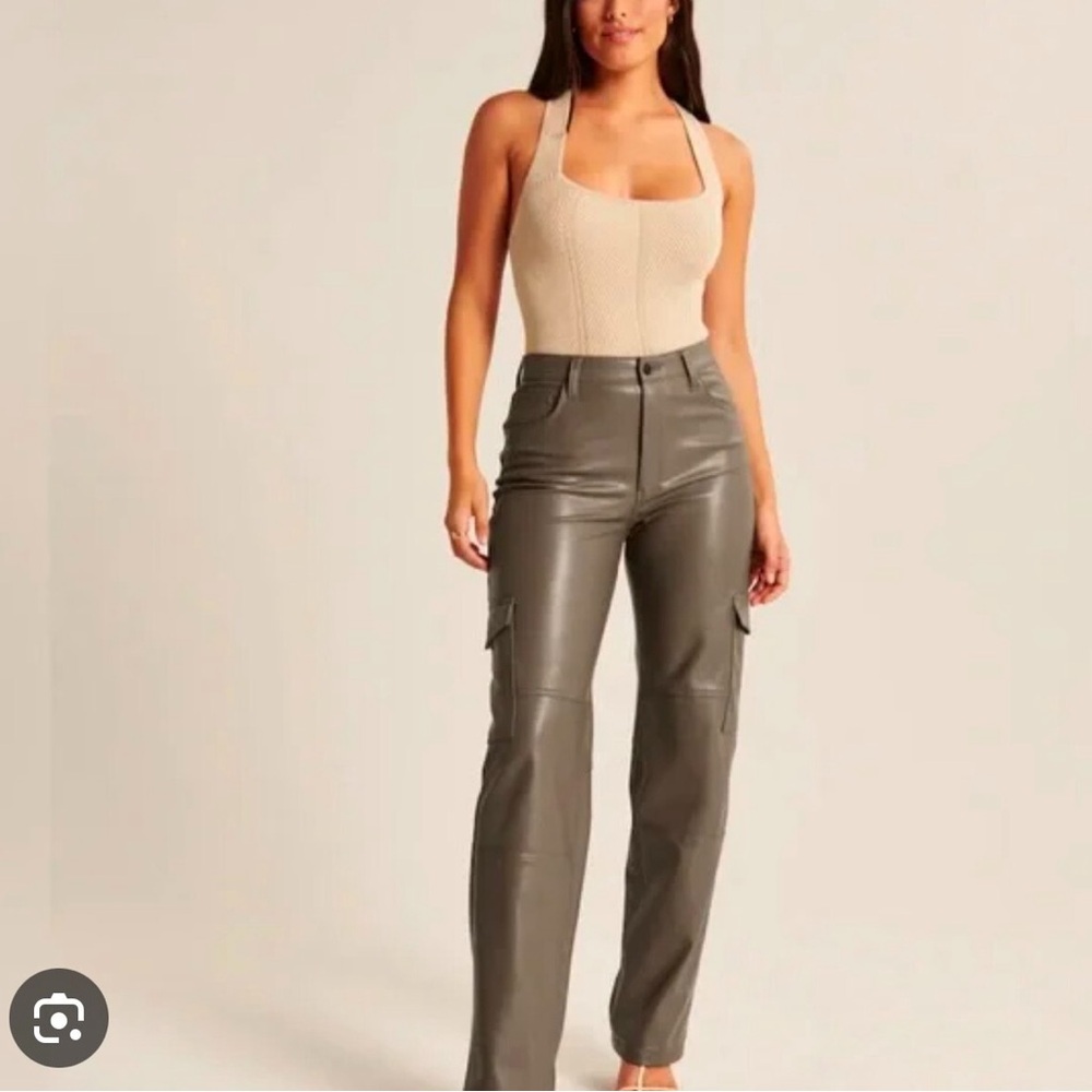 Abercrombie Curve Love '90s Straight High Rise Olive Leather Cargo Pants 28/6